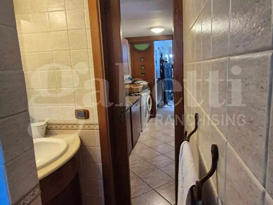 Immagine 25 di Casa indipendente in vendita  in Corso Umberto I, 193 a Torre Annunziata