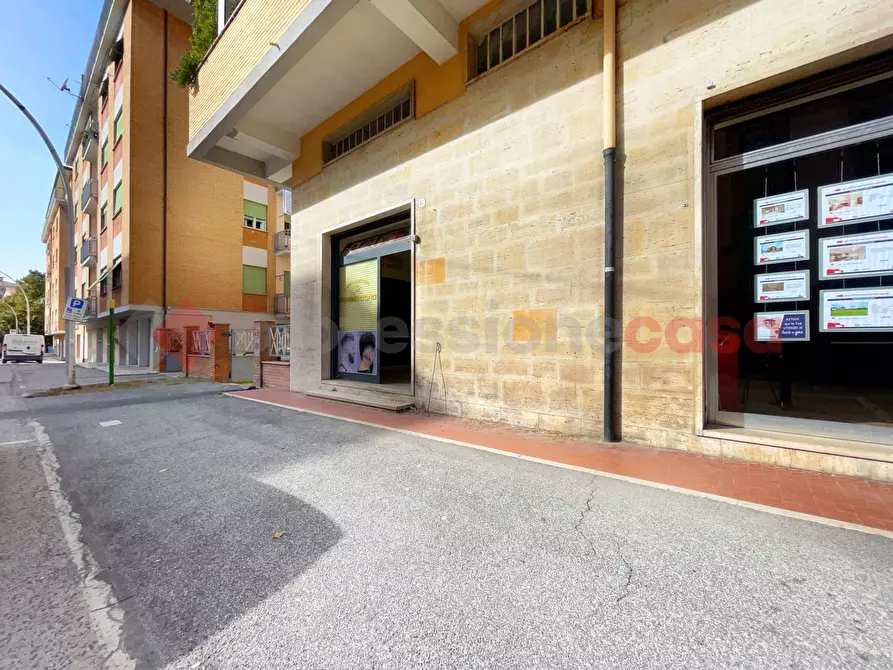 Immagine 21 di Negozio in affitto  in Via Paolessi, 61 a Rieti