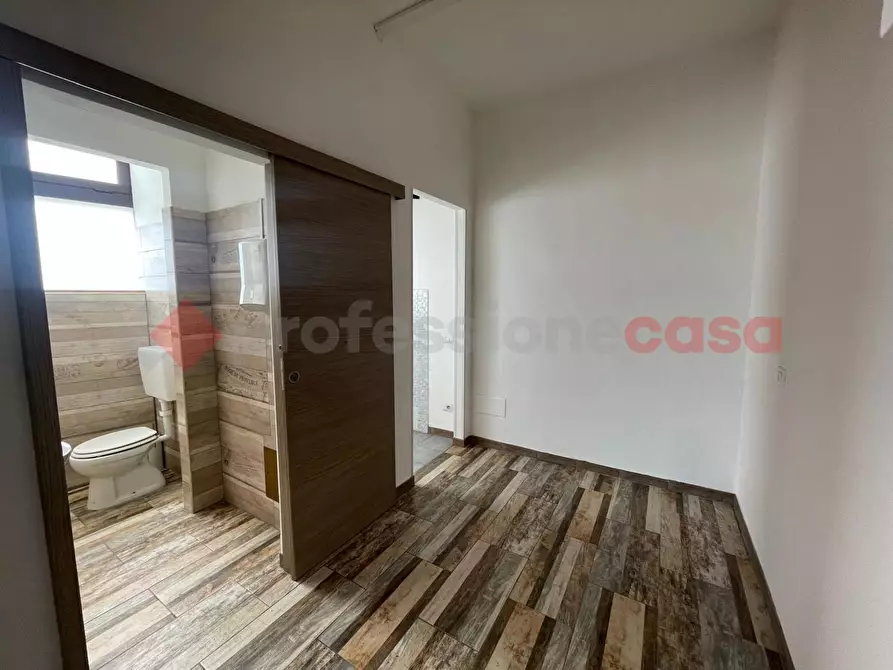 Immagine 4 di Negozio in affitto  in Via BALDESI a Firenze