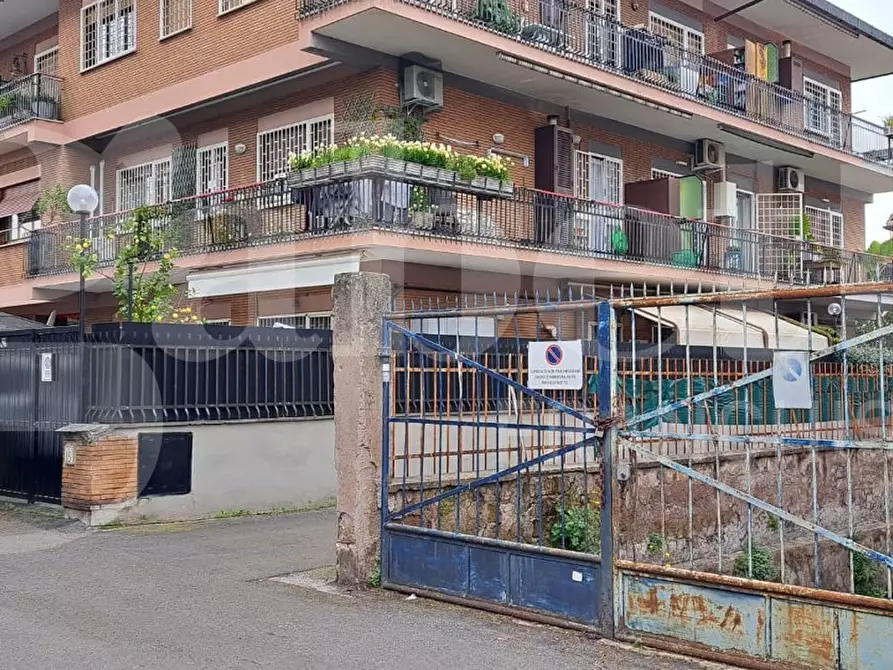 Immagine 1 di Magazzino in vendita  in Via Corigliano Calabro, 27 a Roma
