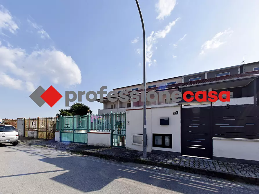 Immagine 2 di Villetta a schiera in vendita  in Via Ugo Foscolo, 36 a Santa Maria Capua Vetere