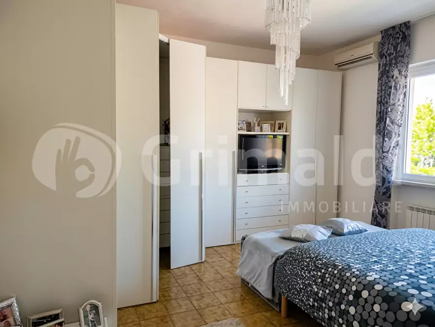 Immagine 17 di Villa in vendita  in Via ALTETA a Massa