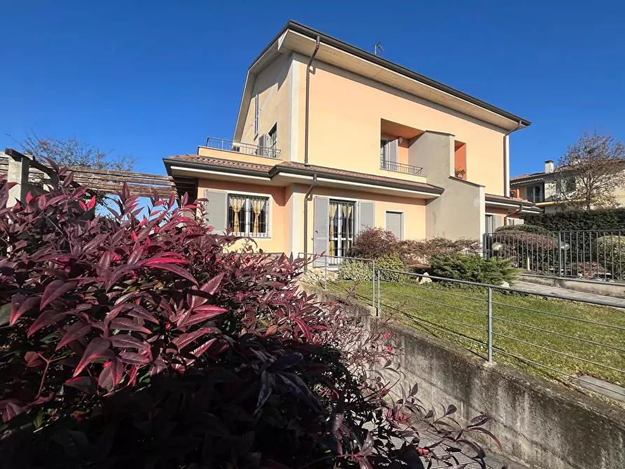 Immagine 2 di Casa bifamiliare in vendita  in Via berlinguer, 25 a Ozzero