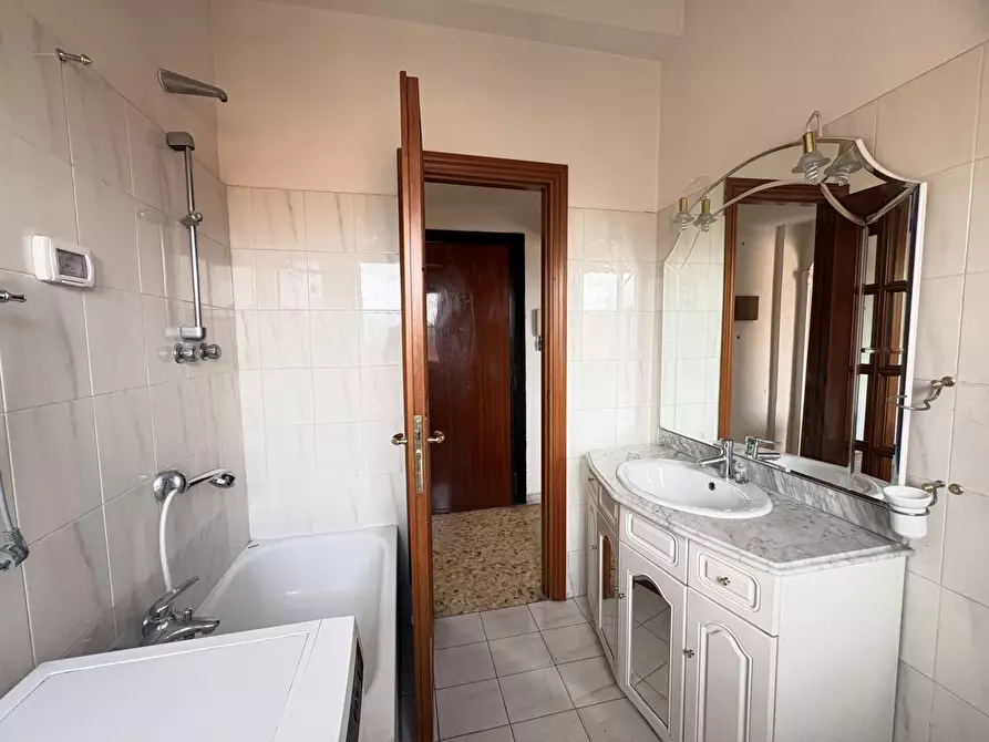 Immagine 13 di Appartamento in vendita  in Via Di Dragone, 71 a Roma