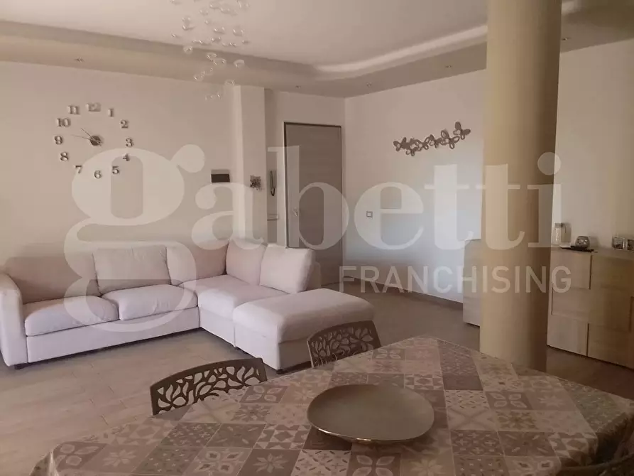 Immagine 2 di Appartamento in vendita  in Piazza G.B.TEDESCO, 9 a Taranto