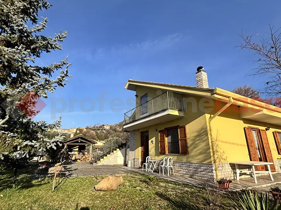 Immagine 1 di Villa in vendita  in Via valle dâuovo, 3 a Fumone