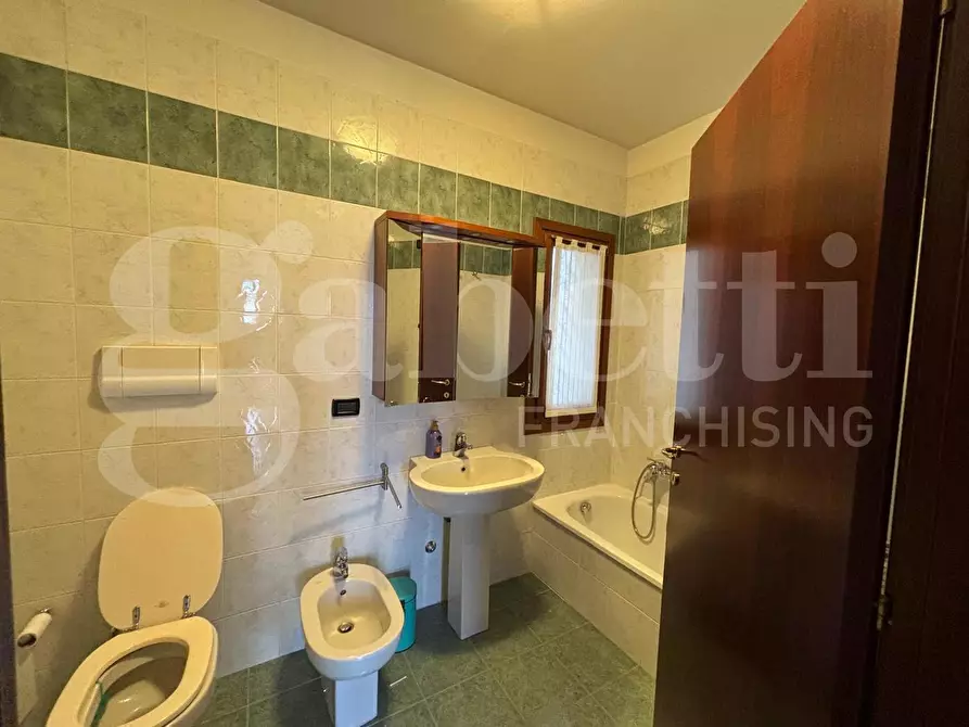 Immagine 19 di Appartamento in affitto  in Via Volturno, . a Venezia