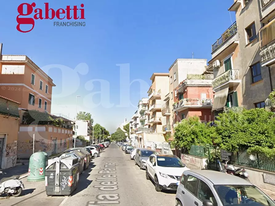 Immagine 2 di Appartamento in vendita  in Via delle Palme, 87 a Roma
