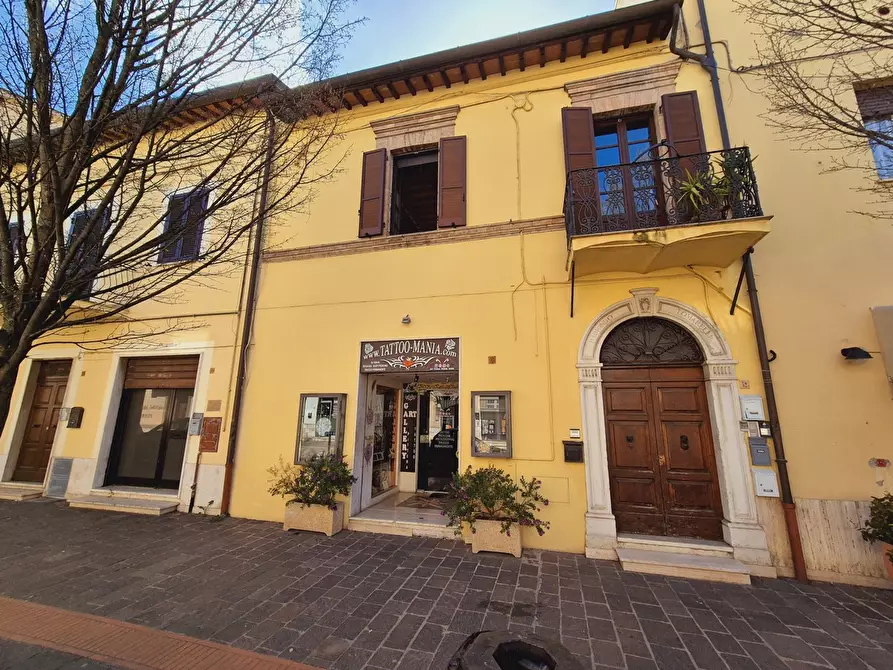 Immagine 1 di Negozio in vendita  in Via PATRONO D'ITALIA, 32 a Assisi