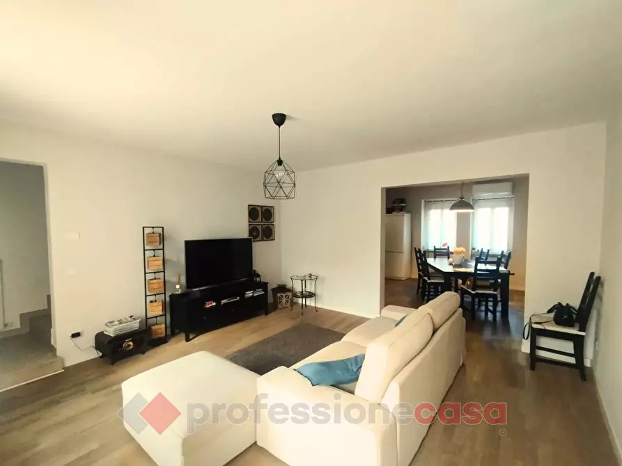 Immagine 2 di Appartamento in vendita  in Piazza Giuseppe Mazzini a Bastia Umbra