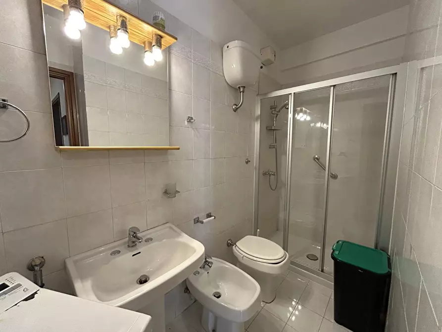 Immagine 15 di Appartamento in vendita  in Via di Decima, 256 a Roma