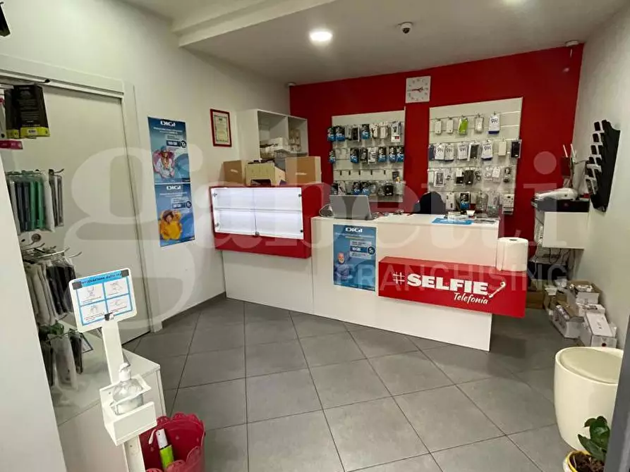 Immagine 5 di Negozio in affitto  in Via Roma, 21 a Sora