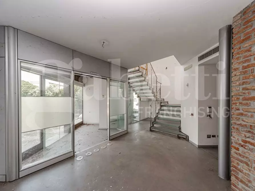 Immagine 40 di Ufficio in vendita  in Via Vezzani, 3 a Bernareggio