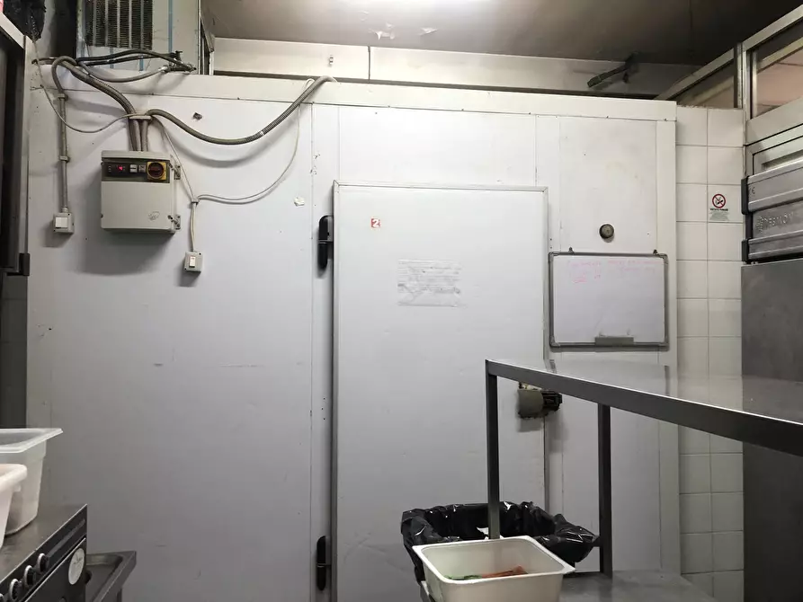 Immagine 16 di Attività commerciale in vendita  in Via Leonardo Da Vinci, 292 a Palermo