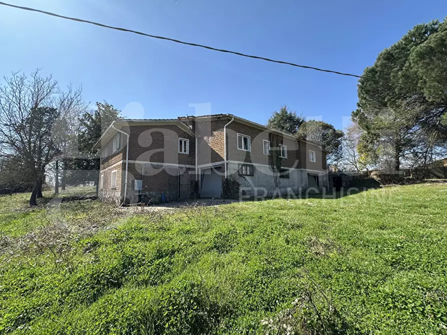 Immagine 1 di Villa in vendita  in Strada DELLA CASTELLINA, 00 a Oriolo Romano