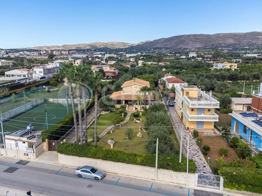 Immagine 30 di Villa in vendita  in Via Sandro Pertini a Avola