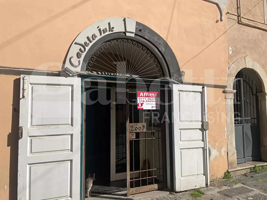 Immagine 3 di Negozio in affitto  in Via Duomo, s.n.c. a Gaeta