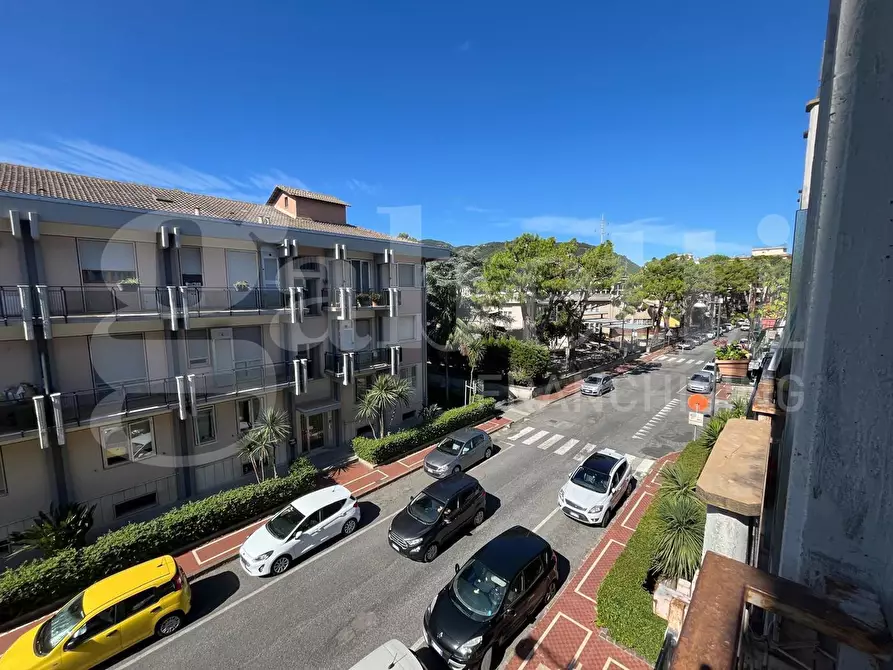 Immagine 3 di Appartamento in vendita  in Via XXV Aprile a Albenga