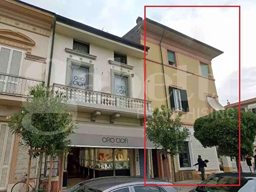 Immagine 6 di Palazzo in vendita  in Piazza Lemmetti a Camaiore