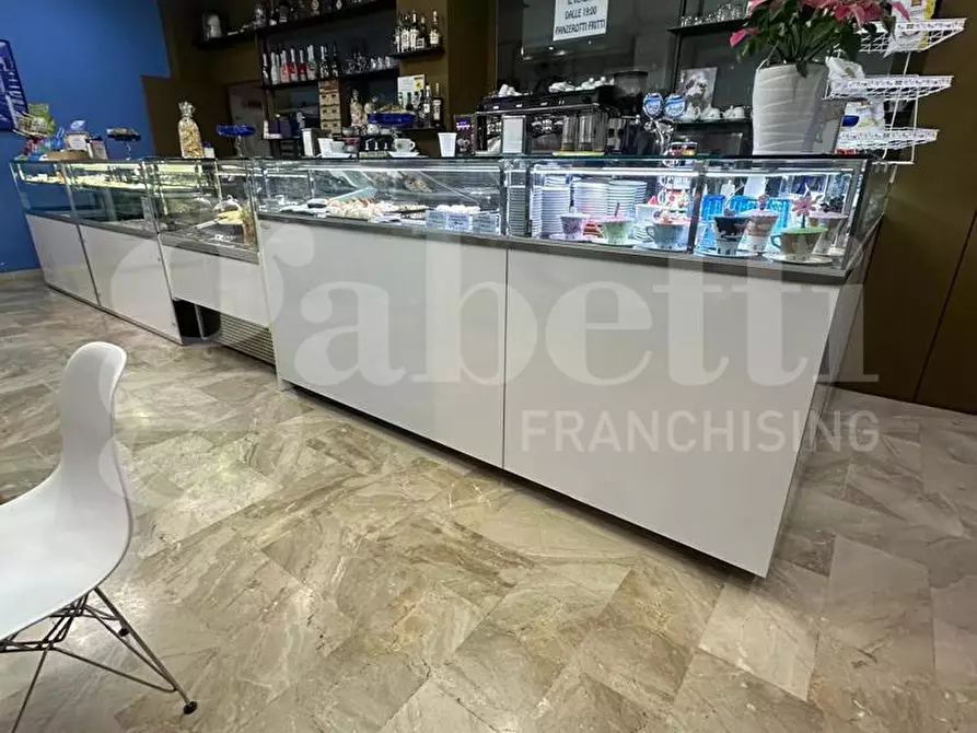 Immagine 9 di Bar / Ristorante in vendita  in Via Angelo Pomes, sn a Ostuni