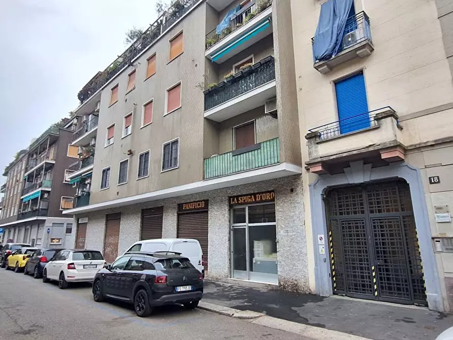 Immagine 2 di Negozio in vendita  in Via Melchiorre Delfico, 20 a Milano