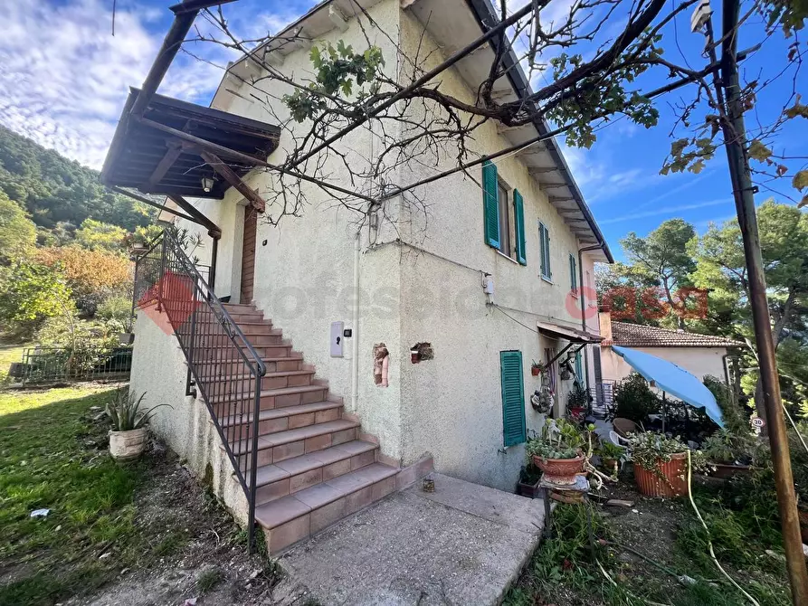 Immagine 3 di Casa trifamiliare in vendita  in LocalitÃ  Bazzano Superiore a Spoleto