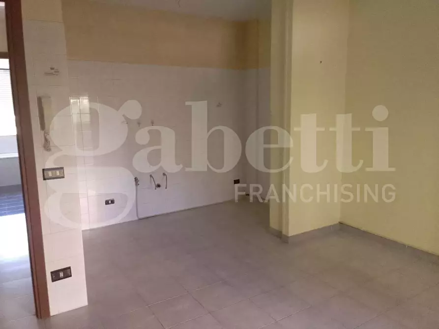 Immagine 4 di Appartamento in vendita  in Piazza G.B.TEDESCO, 6 a Taranto