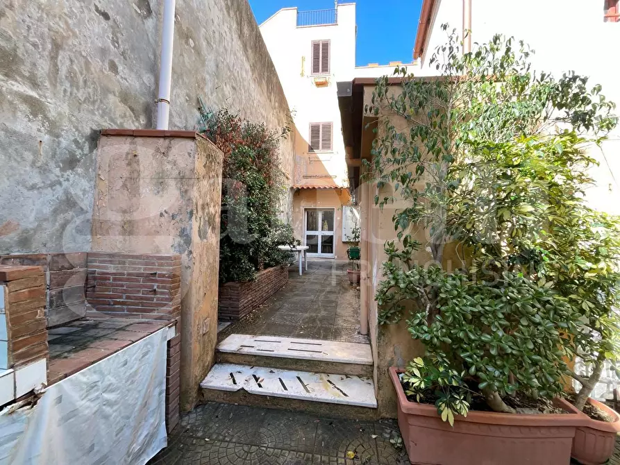 Immagine 23 di Appartamento in vendita  in Piazza S. Conca, 24 a Gaeta