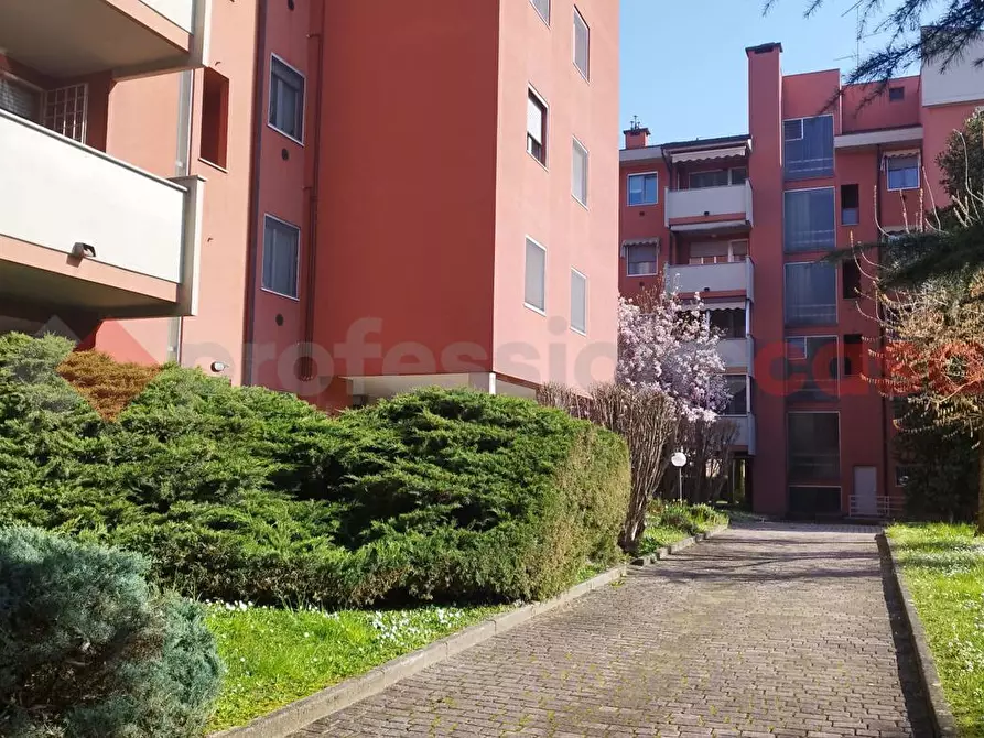 Immagine 3 di Appartamento in vendita  in Via PIETRO NENNI, 12 a Locate Di Triulzi