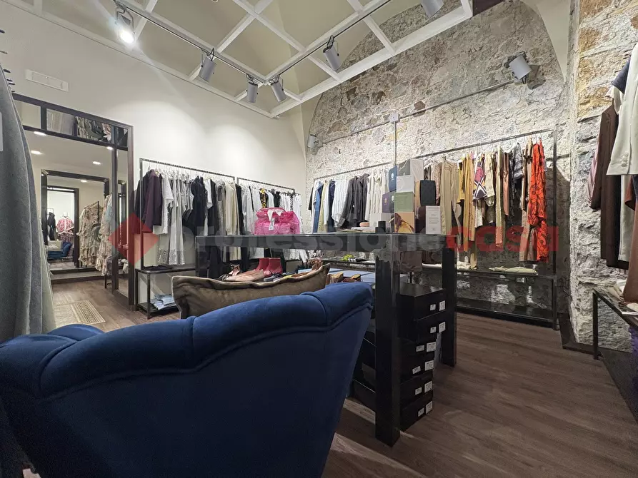 Immagine 10 di Attività commerciale in vendita  in Via ROMA, 113 a Terracina