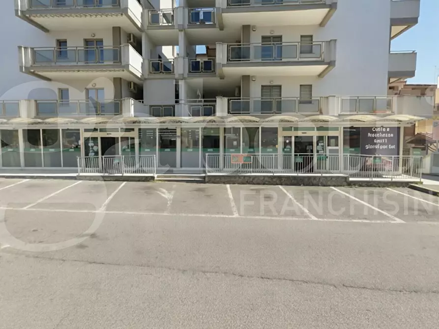 Immagine 8 di Locale commerciale in vendita  in Via Ancora, 18/22 a Ladispoli