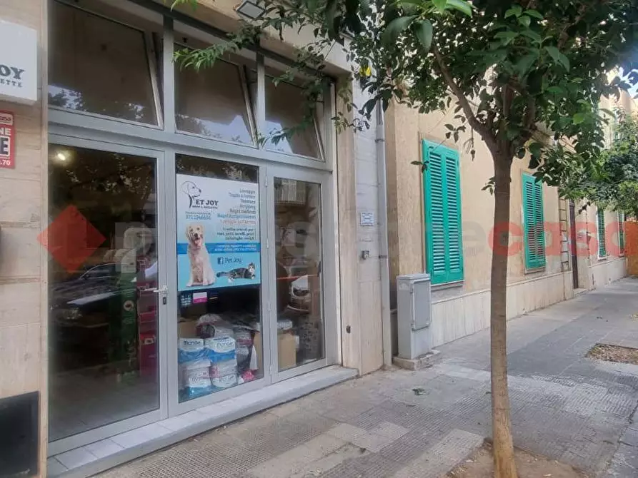 Immagine 1 di Negozio in affitto  in Via CAMICIA a Monopoli