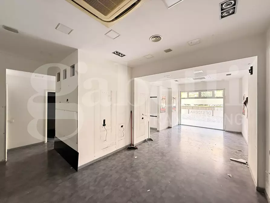 Immagine 4 di Negozio in affitto  in Via Vincenzo Renieri, 28/30 a Roma