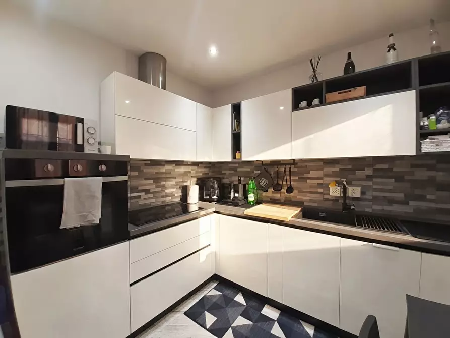 Immagine 4 di Appartamento in vendita  in Piazza 4 novembre, sc a Marnate