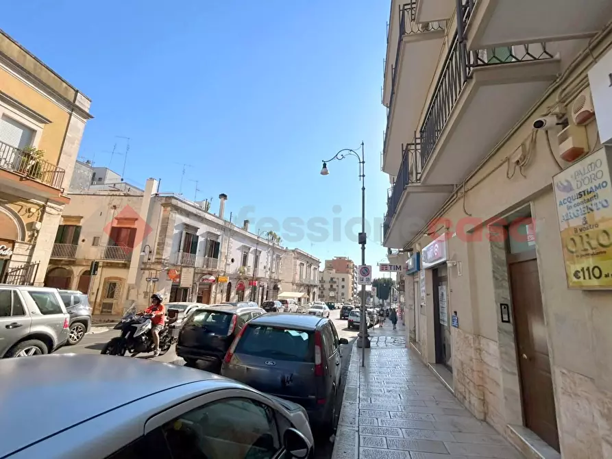 Immagine 2 di Negozio in vendita  in Via estramurale a Putignano