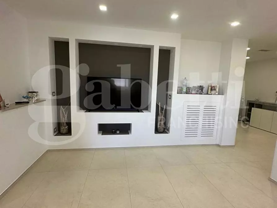 Immagine 17 di Appartamento in vendita  in Via Ten. F.sco Melpignano a Ostuni