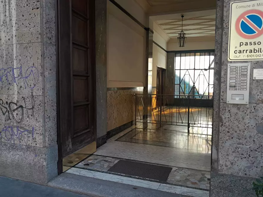 Immagine 3 di Box auto in vendita  in Via California, 22 a Milano