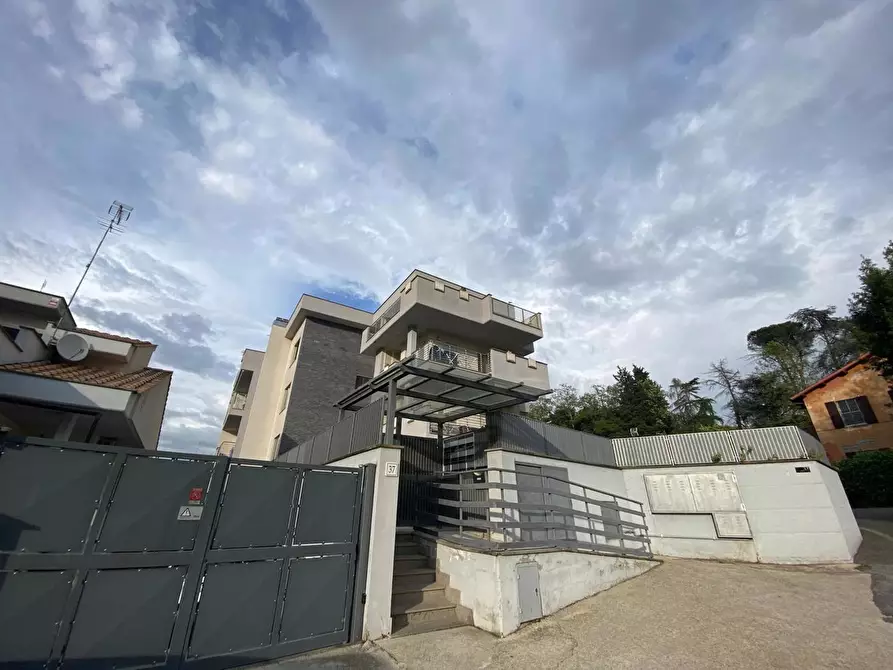 Immagine 2 di Appartamento in vendita  in Via del Casale Ninfeo, 37 a Roma