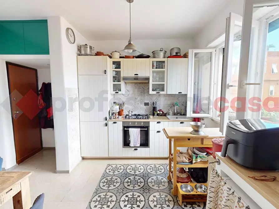 Immagine 7 di Appartamento in vendita  in Via dei Rezzonico a Roma