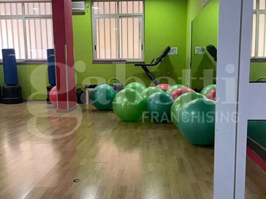 Immagine 8 di Attività commerciale in vendita  in Via A. Santillo, 10 a Orta Di Atella