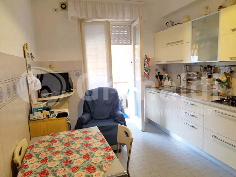Immagine 12 di Appartamento in vendita  in Via BENEDETTO CROCE, 17 a Massa