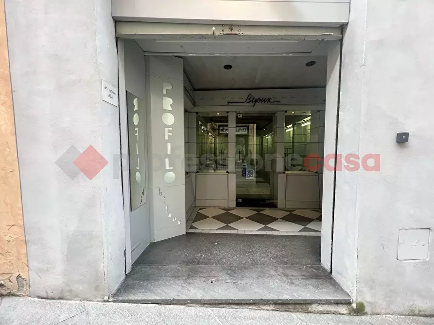 Immagine 4 di Negozio in vendita  in Corso Garibaldi a Spoleto