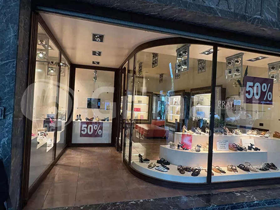 Immagine 2 di Negozio in vendita  in Viale Gramsci, 0 a Cervia