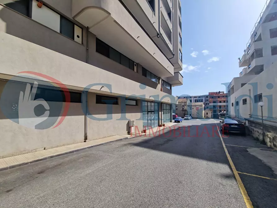 Immagine 9 di Negozio in vendita  in Via Adolfo Celi, 185 a Messina