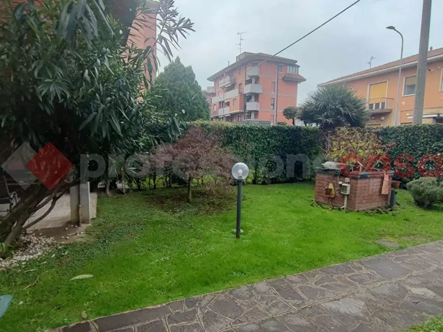 Immagine 5 di Appartamento in vendita  in Via NiccolÃ² Paganini, 72 a Locate Di Triulzi