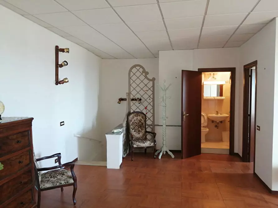 Immagine 12 di Palazzo in vendita  in Via Del Guglietto, 11-13 a Sezze