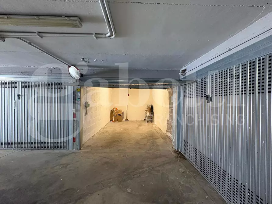 Immagine 11 di Box auto in vendita  in Via di bravetta a Roma