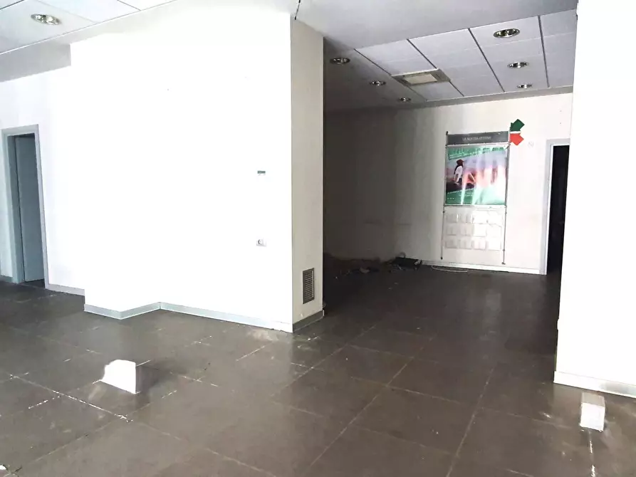 Immagine 10 di Negozio in vendita  in Via Roma, 164 a Campobello Di Mazara