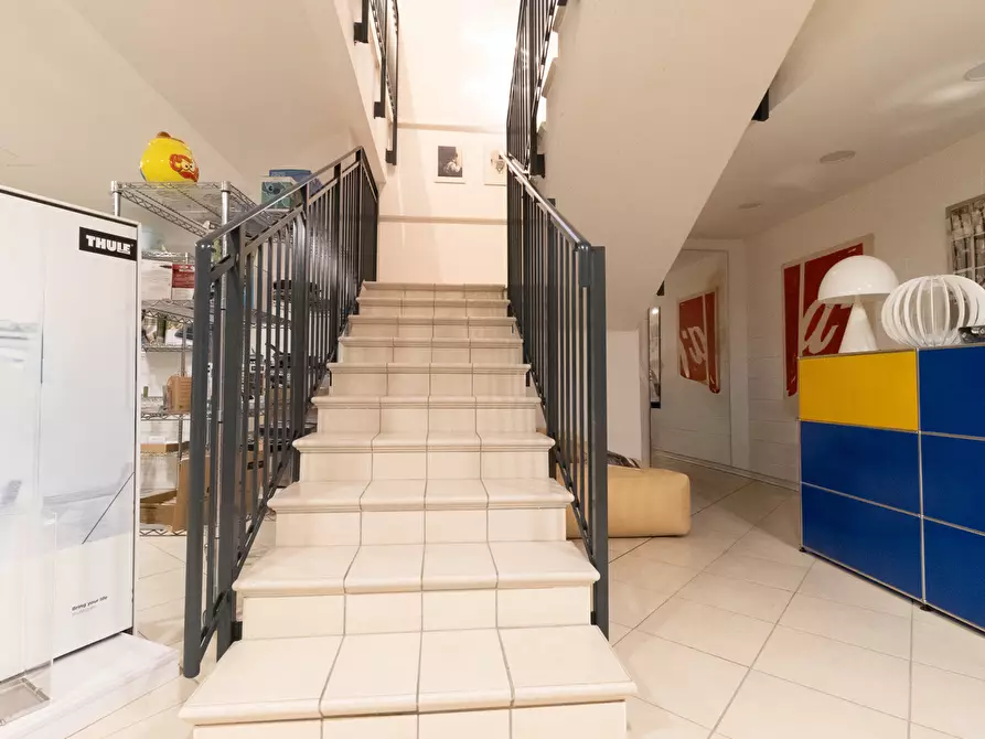 Immagine 4 di Negozio in vendita  in Via della Pietra, 10/A a Bologna