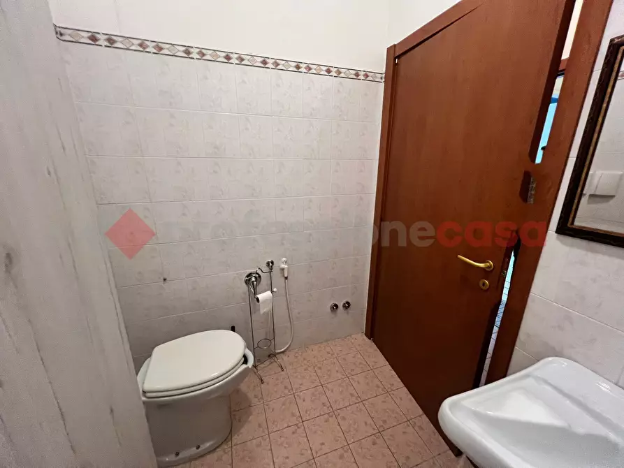 Immagine 9 di Negozio in vendita  in Via 3 Settembre a Spoleto